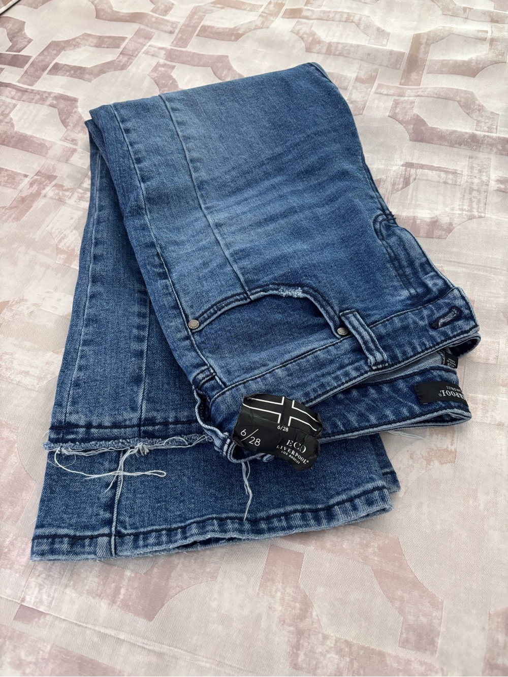 Liverpool Jeans Company Women's Blue Cropped Ankle Jeans size 6/28